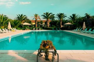 La piscine naturelle : baignade écologique, zéro chlore, 100 % plaisir La piscine naturelle : baignade écologique, zéro chlore, 100 % plaisir