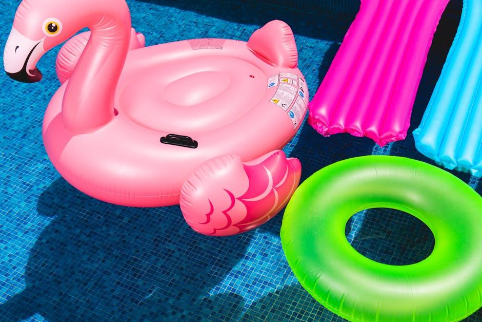 Aménagement bords de piscine naturelle : hamac et détente